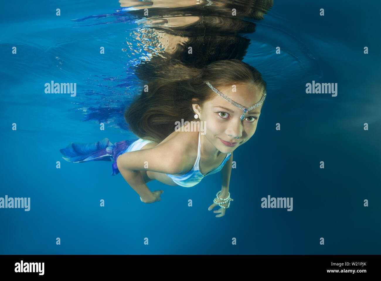 Unter Wasser Mädchen Stockfotos und -bilder Kaufen - Alamy