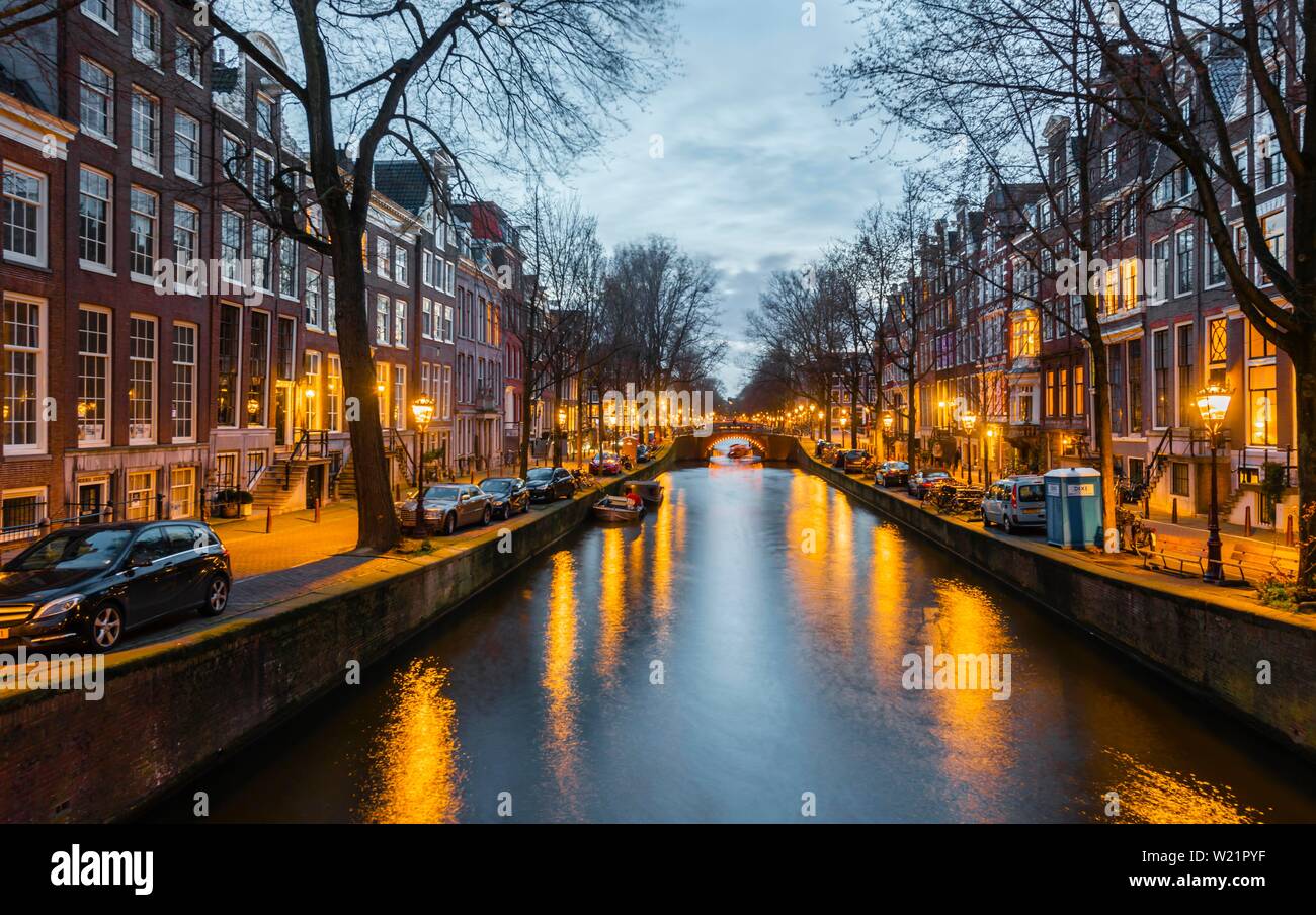 Dämmerung, Kanal, Leidsegracht, Amsterdam, Nordholland, Niederlande Stockfoto