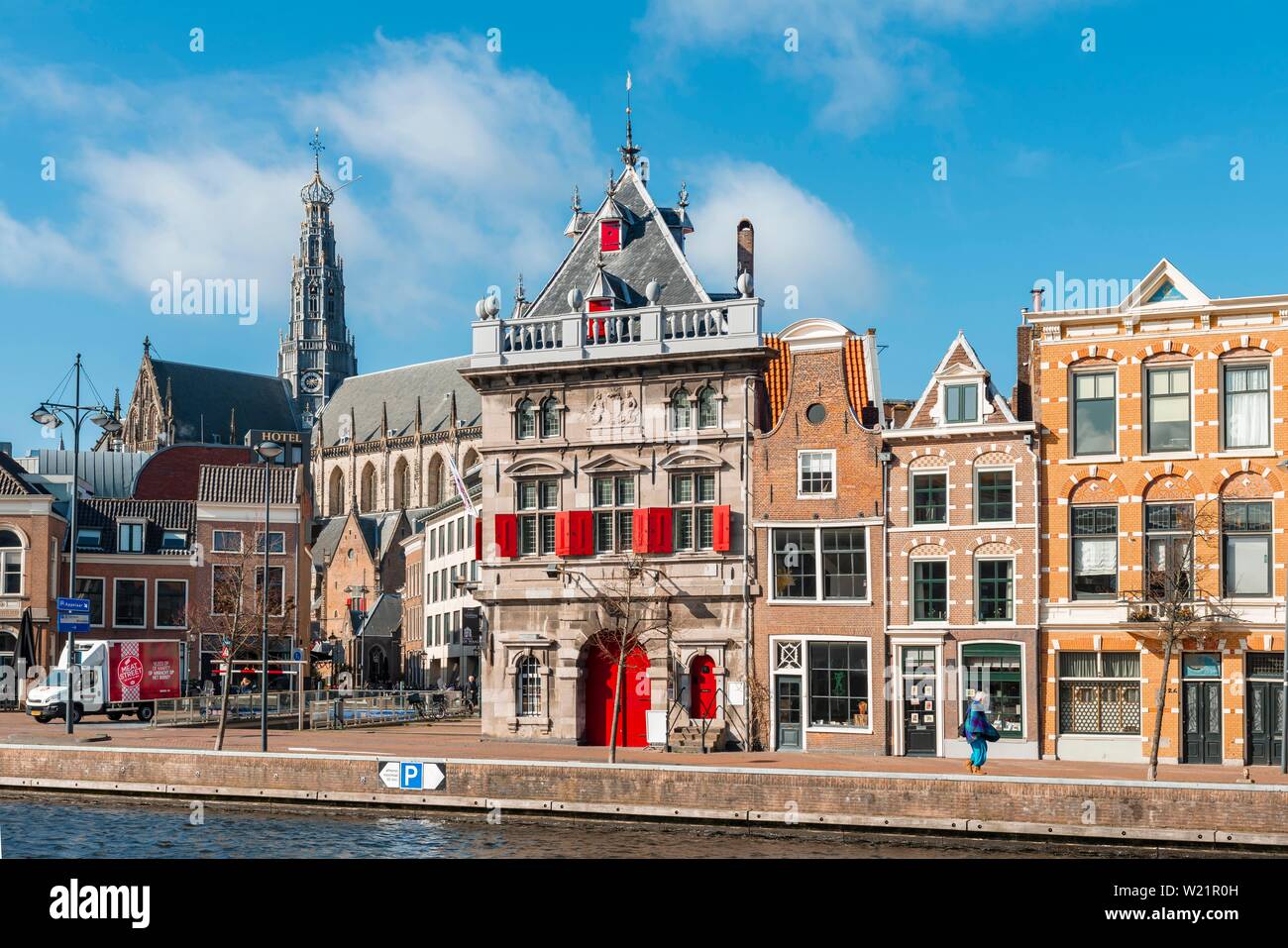Binnen Fluss Spaarne, historische Häuser, Kirche St. Bavokerk, Haarlem, Provinz Nord Holland, Holland, Niederlande, Rückseite Stockfoto