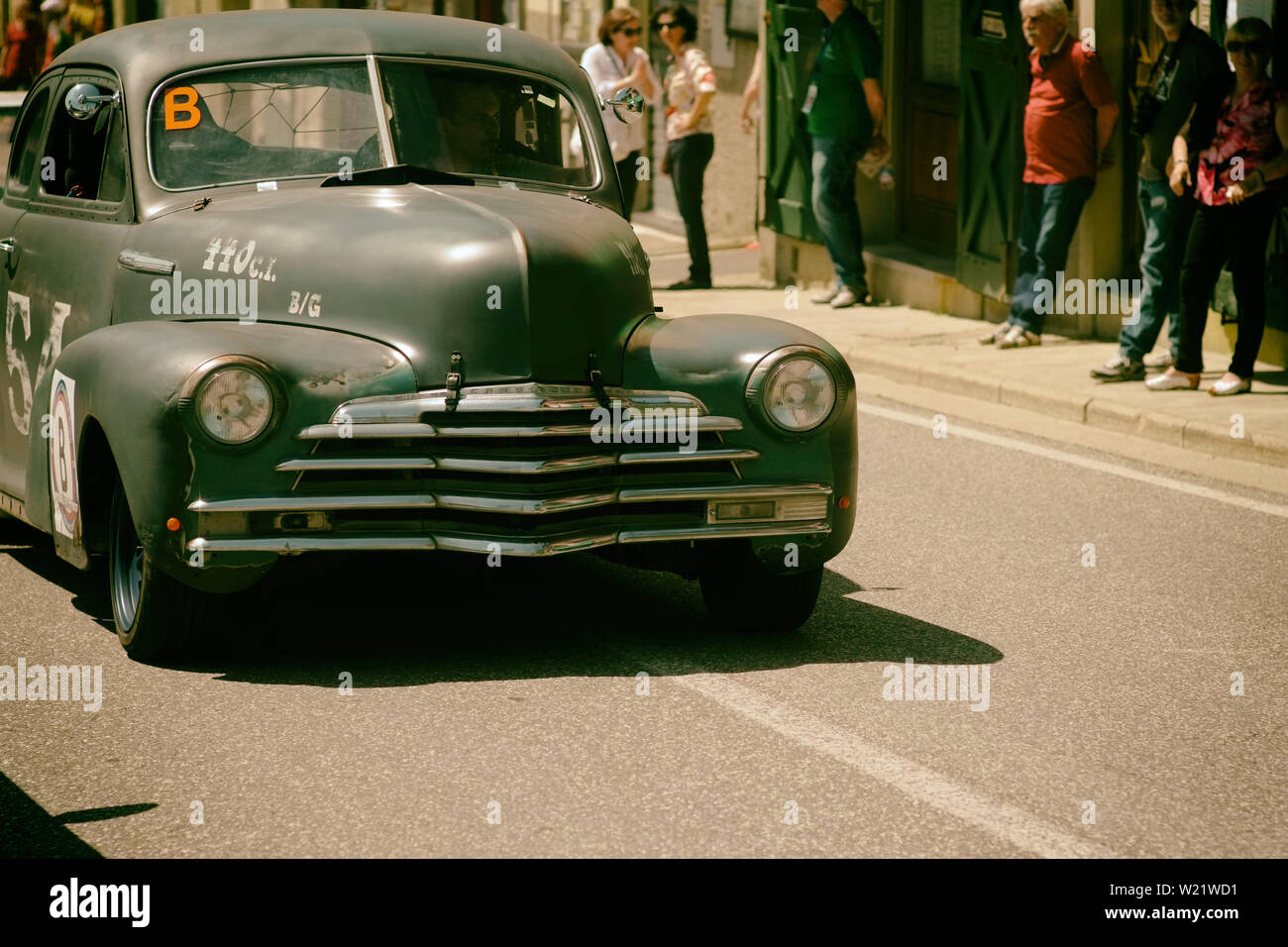 19. jahrhundert alten Vintage US Chevrolet Auto konkurriert für die wichtigsten Rennen mit einer Landschaft Landschaft rund um die Strecke. Reggello, Florenz. Toskana Italien Stockfoto