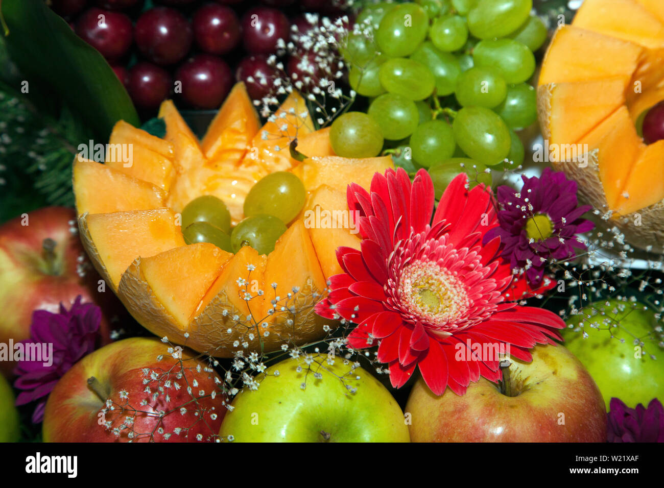 Dekoriert auf einem festlich gedeckten Tisch Stockfoto