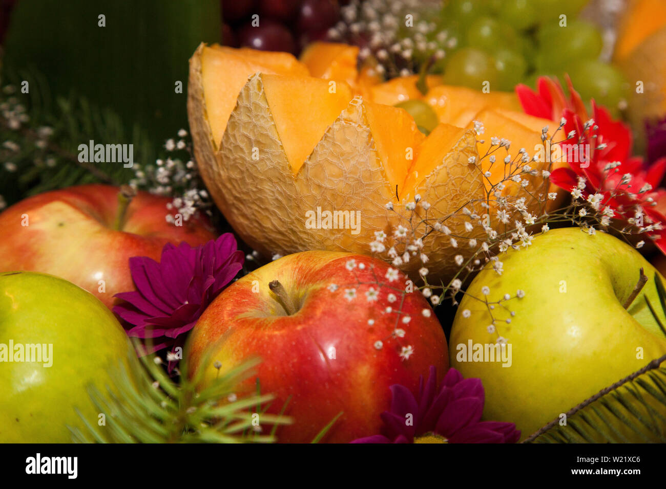Dekoriert auf einem festlich gedeckten Tisch Stockfoto