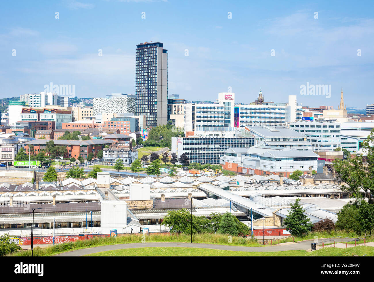 Sheffield City Centre Bahnhof Sheffield Hallam University, Sheffield skyline Sheffield South Yorkshire England UK GB Europa Stockfoto