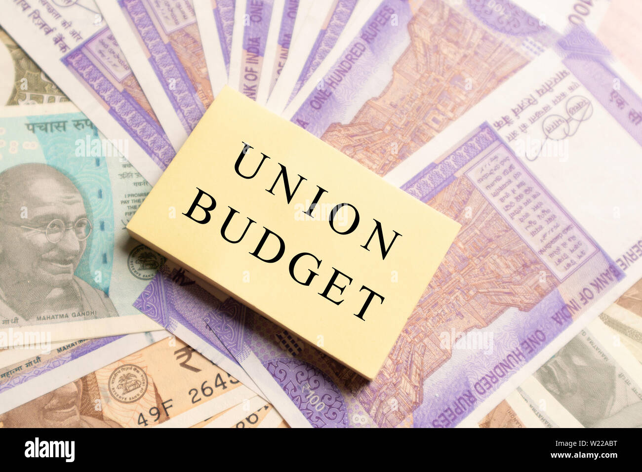 Haushalt der Union gedruckt auf Neue indische Währung fest. Stockfoto