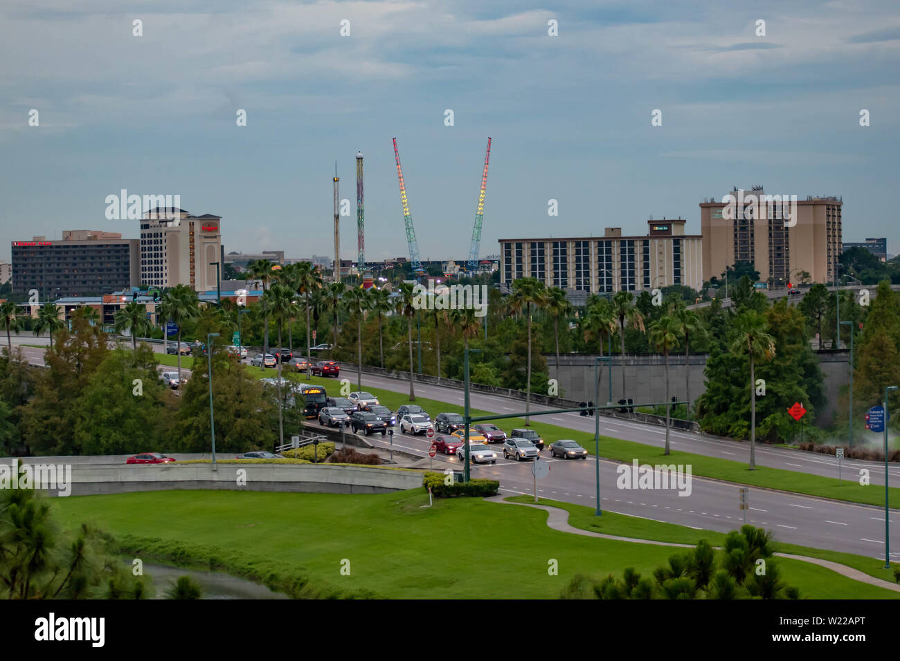 Orlando, Florida. Juni 13, 2019. Panoramablick auf Hotels und Attraktionen am International Drive. Stockfoto