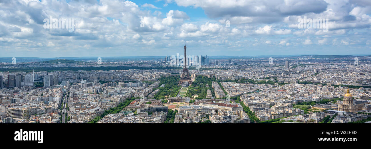 Antenne Panoramablick auf die malerische Aussicht auf Paris mit dem Eiffelturm, Frankreich und Europa Stadt reisen Panorama Stockfoto