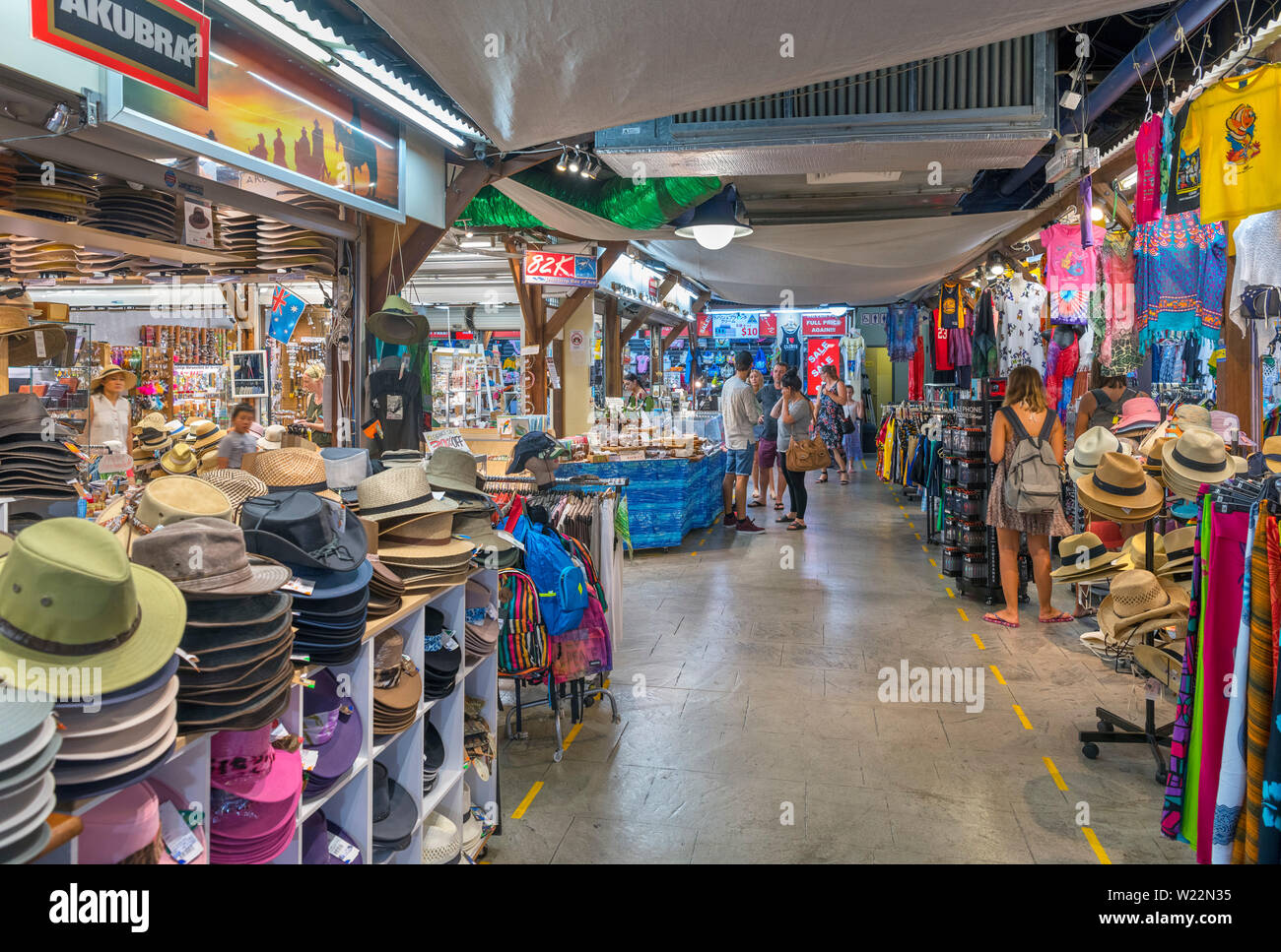 Geschäfte in der Cairns Night Markets, Cairns, Queensland, Australien Stockfoto