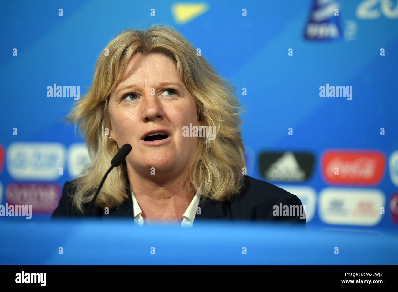 Décines-Charpieu, Frankreich. 5. Juli 2019. Fußball, Frauen: Wm, FIFA, Abschlusspressekonferenz: Brigitte Henriques, Vizepräsident des französischen Fußballverbands FFF, spricht. Foto: Sebastian Gollnow/dpa Quelle: dpa Picture alliance/Alamy leben Nachrichten Stockfoto