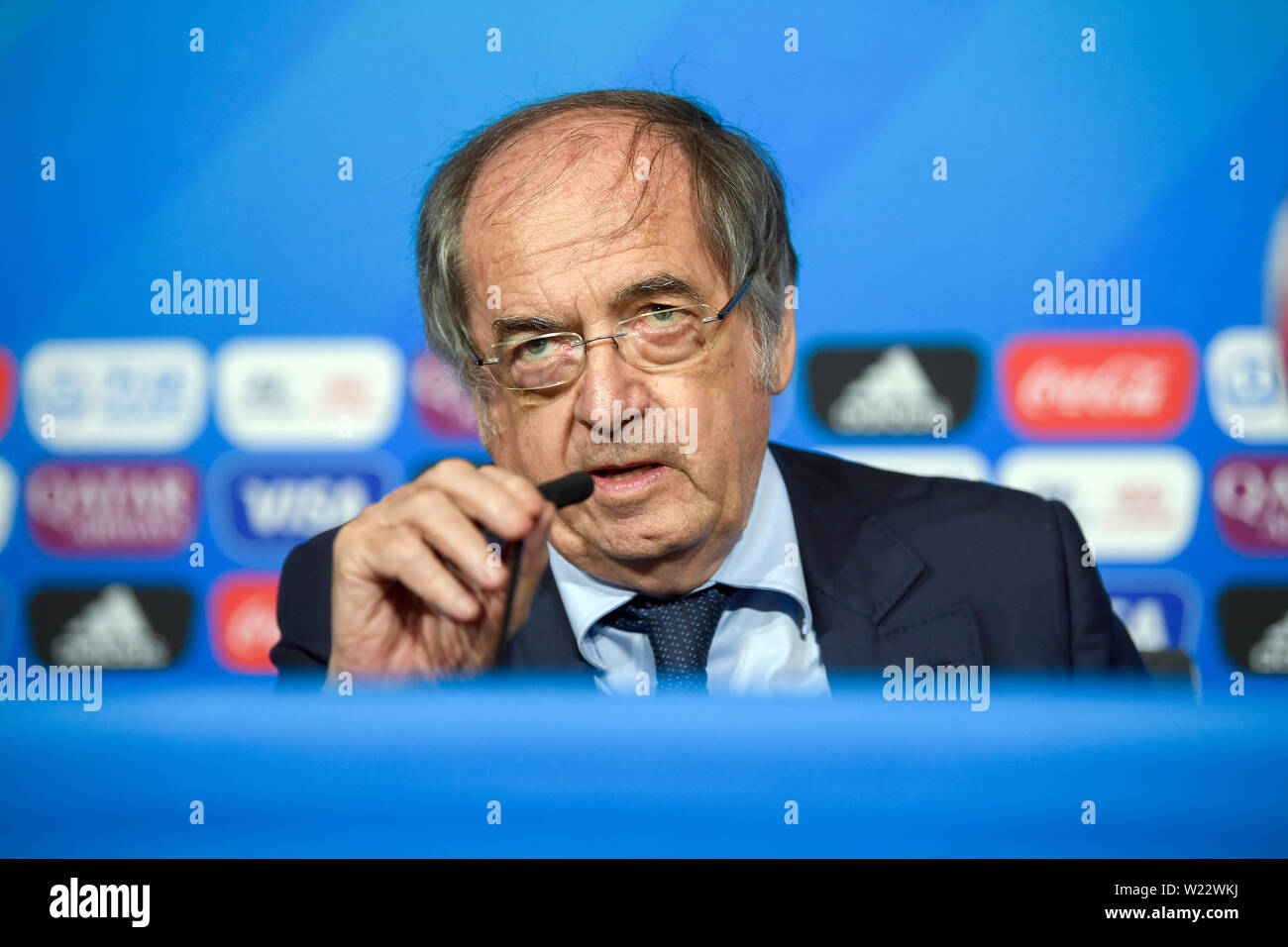 Décines-Charpieu, Frankreich. 5. Juli 2019. Fußball, Frauen: Wm, FIFA, abschließende Pressekonferenz: Noël Le Graët, Präsident des französischen Fußballverbandes FFF, spricht. Foto: Sebastian Gollnow/dpa Quelle: dpa Picture alliance/Alamy leben Nachrichten Stockfoto