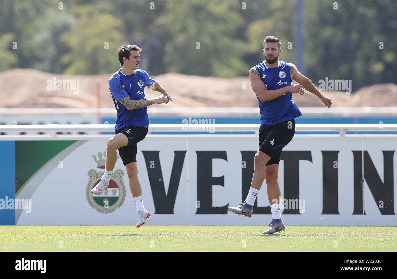 Firo: 05.07.2019, Fußball, 1.Bundesliga, Saison 2019/2020, FC Schalke 04, Ausbildung, Newcomer Benito RAMAN, links mit NASTASIC | Verwendung weltweit Stockfoto