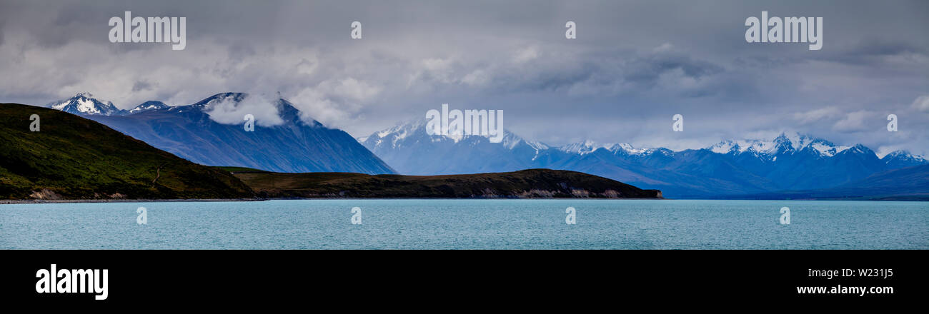 Ein Panoramabild von Lake Tekapo und die Südlichen Alpen, Region Canterbury, Südinsel, Neuseeland Stockfoto