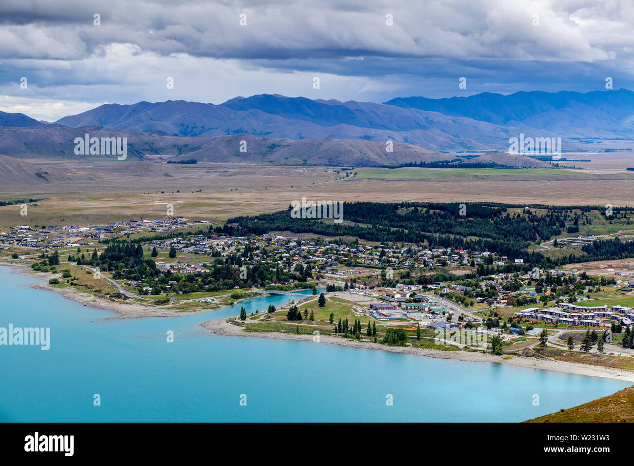 Lake Tekapo und Lake Tekapo, Region Canterbury, Südinsel, Neuseeland Stockfoto