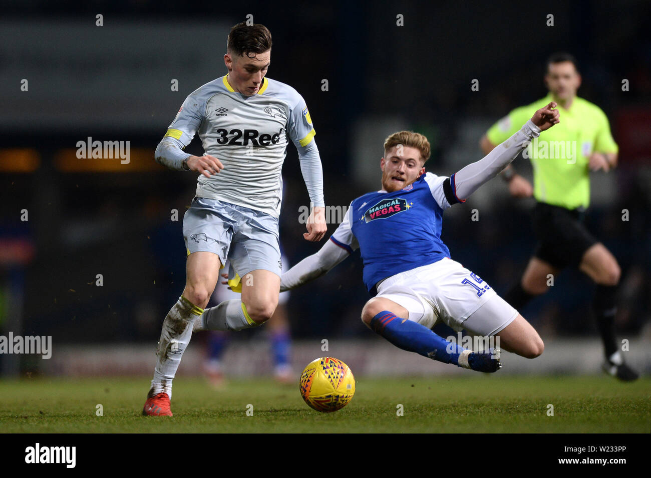 Harry Wilson von Derby County blickt in Vergangenheit Teddy Bischof von Ipswich Town - Ipswich Town v Derby County, Sky Bet Meisterschaft, Portman Road, Ipswich - Nur 13. Februar 2019 die redaktionelle Nutzung - DataCo Einschränkungen wenden Stockfoto