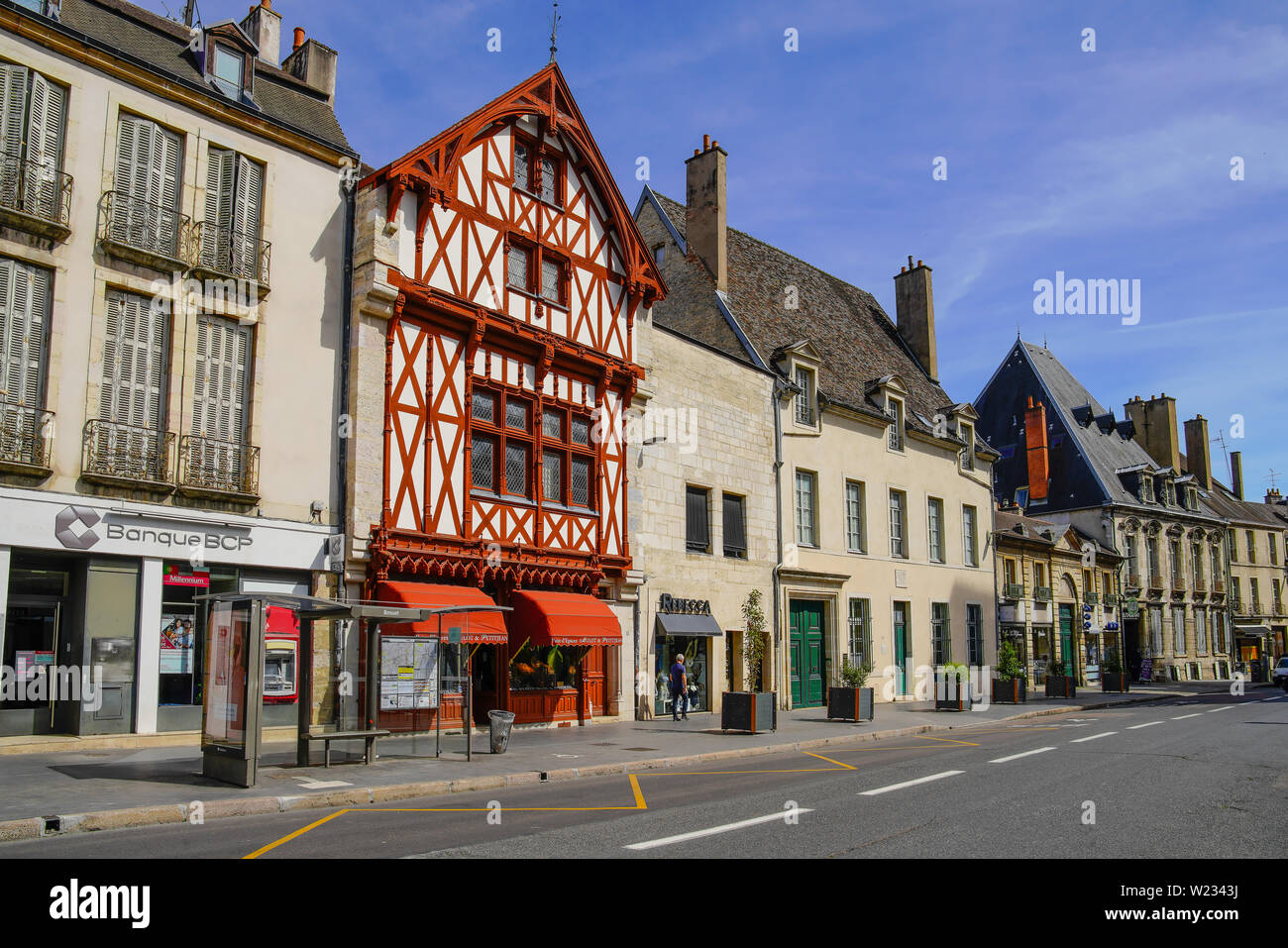 Traditionelle Fachwerkhäuser in der Altstadt von Dijon, Côte d'Or, Burgund, Frankreich. Stockfoto
