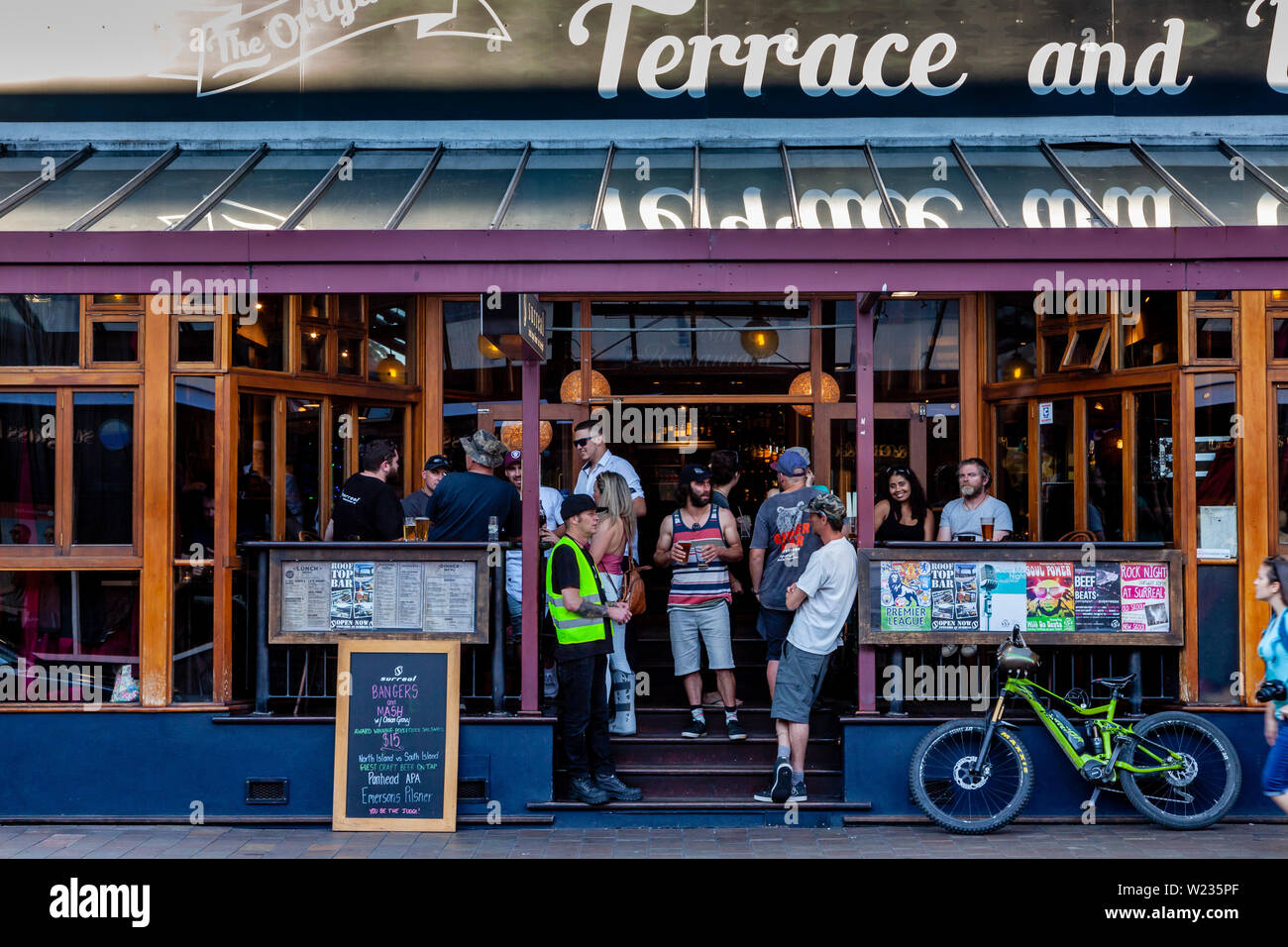 Einen traditionellen Pub in Queenstown Otago, Südinsel, Neuseeland Stockfoto