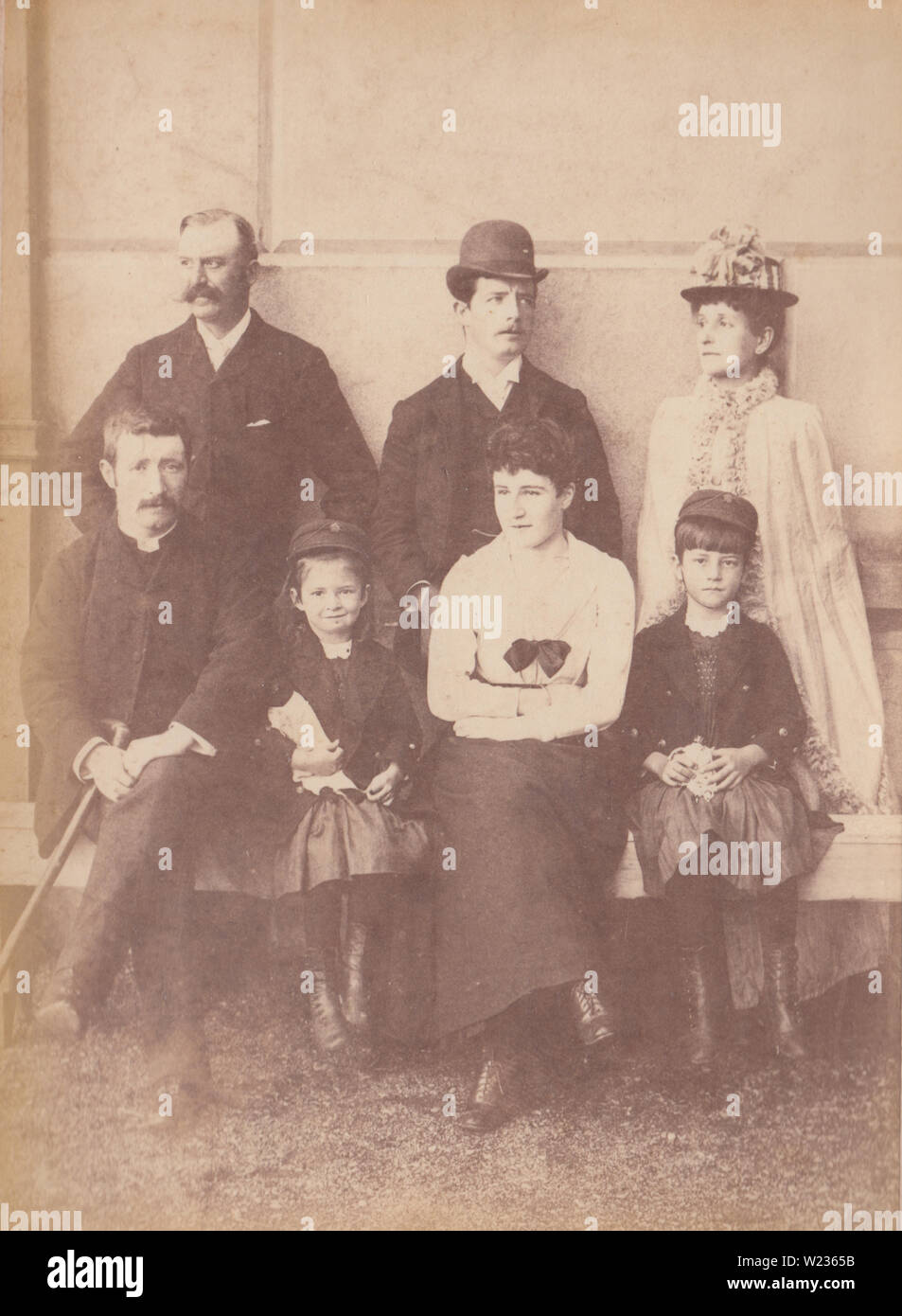 Viktorianische späten 1880er/frühen 1890Foto von einer modischen Familie Stockfoto