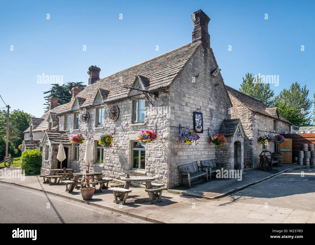 Die Bankes Arms Hotel Pub und Restaurant in Studland, Purbeck, Dorset, Großbritannien. Die Bankes Arme ist die Heimat der Isle of Purbeck Brauerei Stockfoto