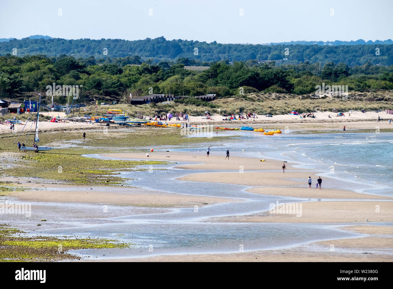 Touristen auf North Beach, North Bay, auf der Isle of Purbeck, Dorset, Großbritannien Stockfoto