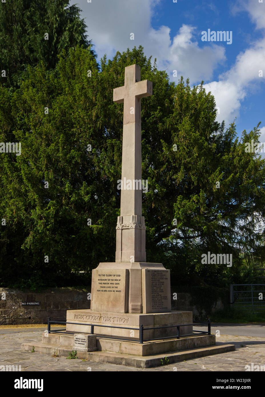 Memorial Cross in St Alkmunds Kirche in Duffield Derbyshire UK Stockfoto