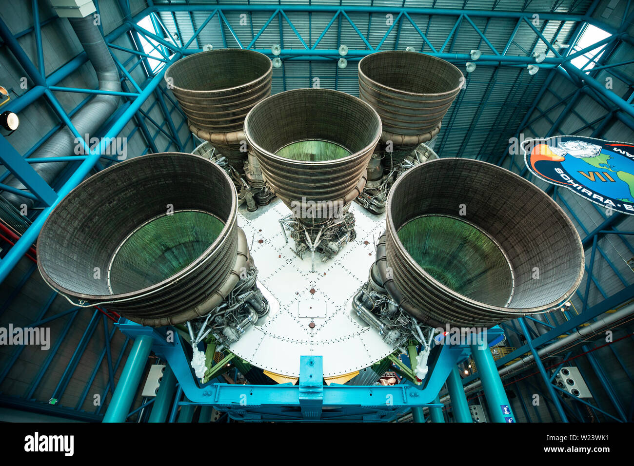 Apollo/Saturn V-Center. Space Hangar mit Rakete. Stockfoto