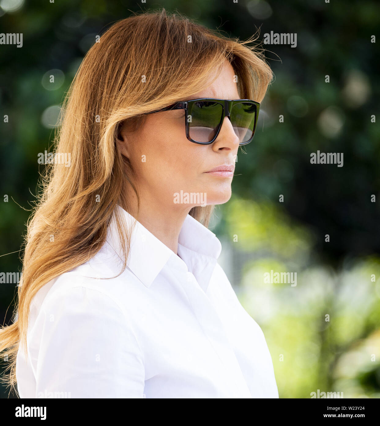 Washington, DC, USA. 5. Juli, 2019. First Lady MELANIA TRUMP in der Nähe der South Lawn des Weißen Hauses, während Sie und der Präsident über Marine One für das Wochenende zu verlassen, in Washington, DC am 5. Juli 2019. Quelle: Michael Brochstein/ZUMA Draht/Alamy leben Nachrichten Stockfoto