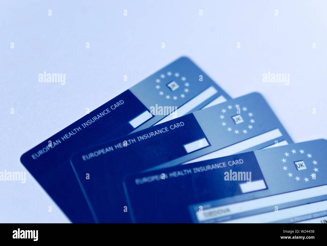 Europäische Krankenversicherungskarte (EHIC). Drei Plastikkarten Makro Foto. Stockfoto
