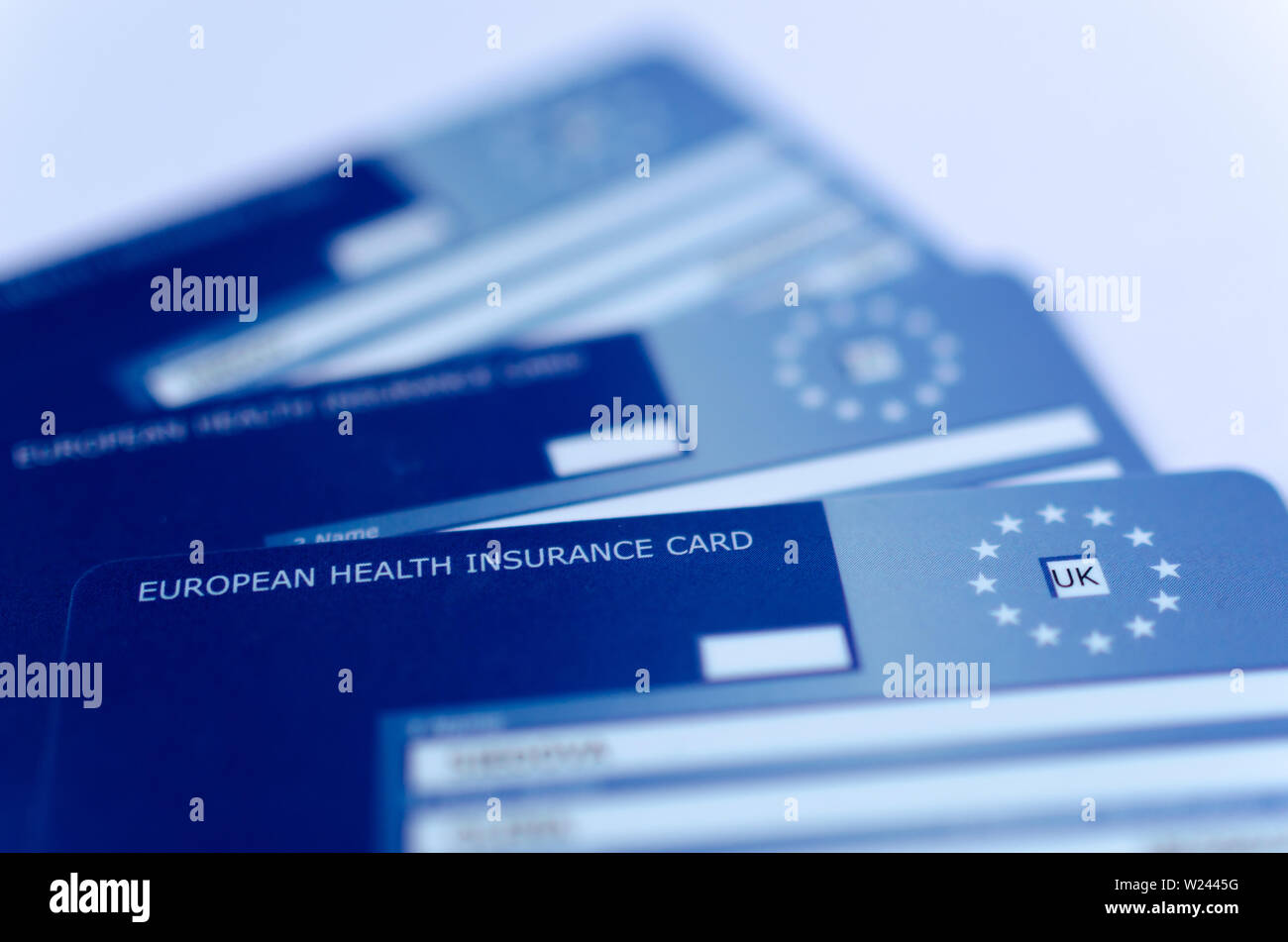 Europäische Krankenversicherungskarte (EHIC). Drei Plastikkarten Makro Foto. Stockfoto
