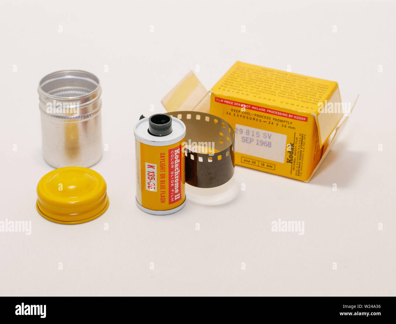 Kodak Kodachrome II 35mm-Patrone, im September 1968 abgelaufen. Stockfoto