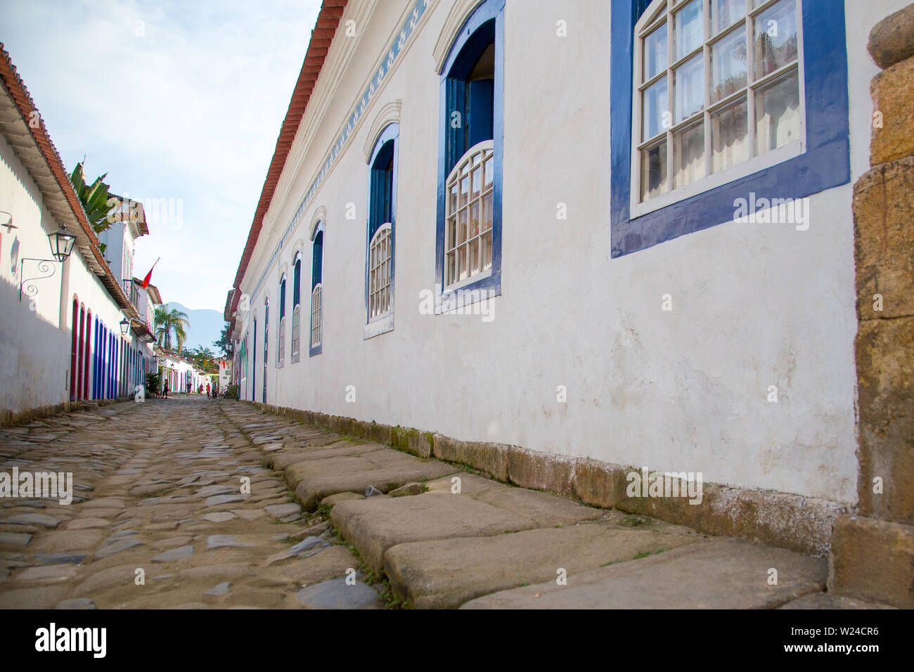 Paraty, Rio de Janeiro, Brasilien - Juni 7, 2014: Die typischen kolonialen Häuser und Straßen des historischen Dorfes von Paraty Stockfoto