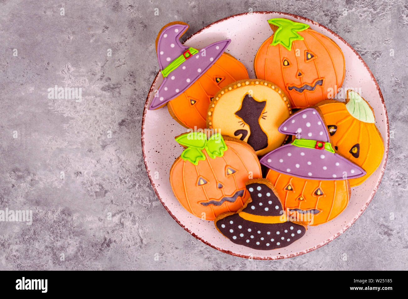 Hausgemachte Lebkuchen mit Bildern für Halloween Stockfoto