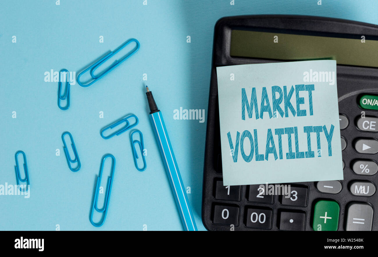 Schreiben Hinweis angezeigt Marktvolatilität. Business Konzept für die zugrunde liegenden Wertpapiere Preise schwankt Stabilität status Elektronischer rechner leer Stic Stockfoto