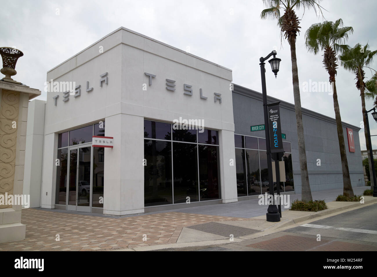 Die Tesla store St Johns Town Center Jacksonville Florida USA Stockfoto