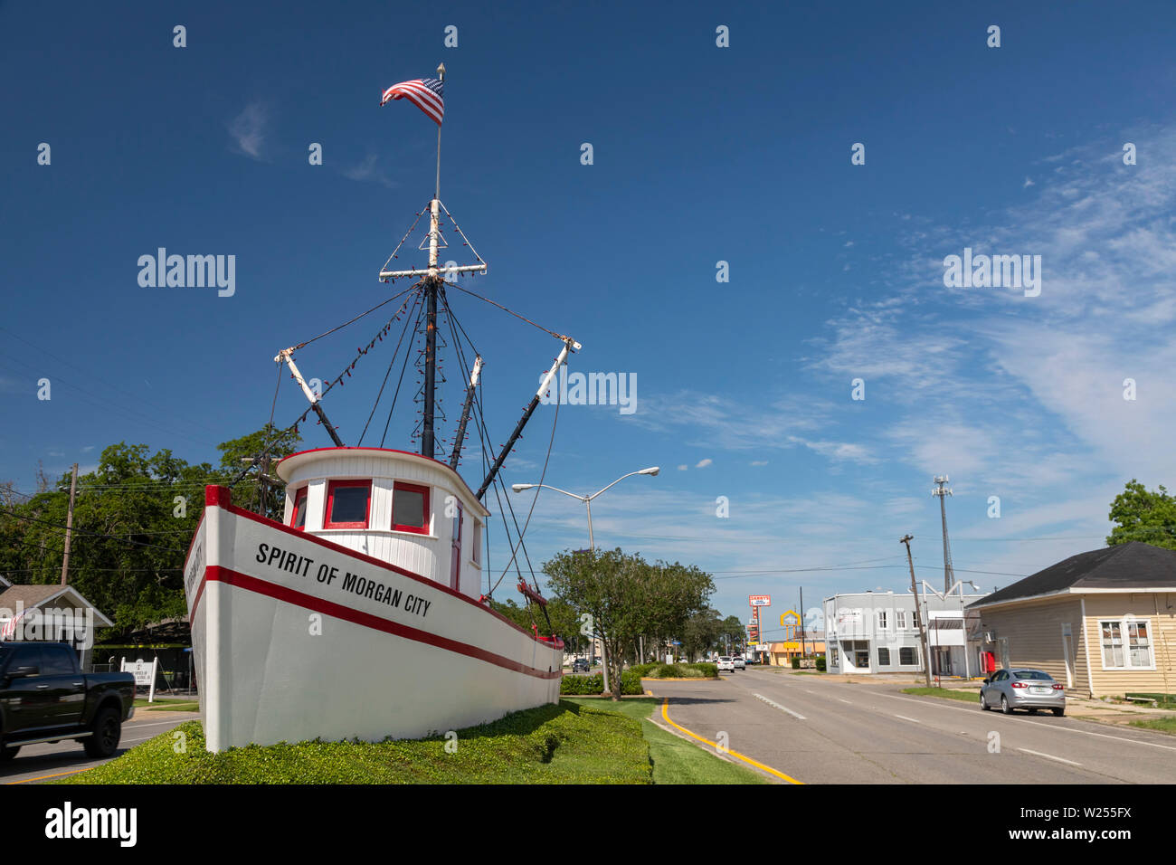Morgan City, Louisiana - Der Geist von Morgan City shrimp trawlers, an der Hauptstraße der Stadt installiert. Shrimping ist eine große Industrie in Morgan City, Stockfoto