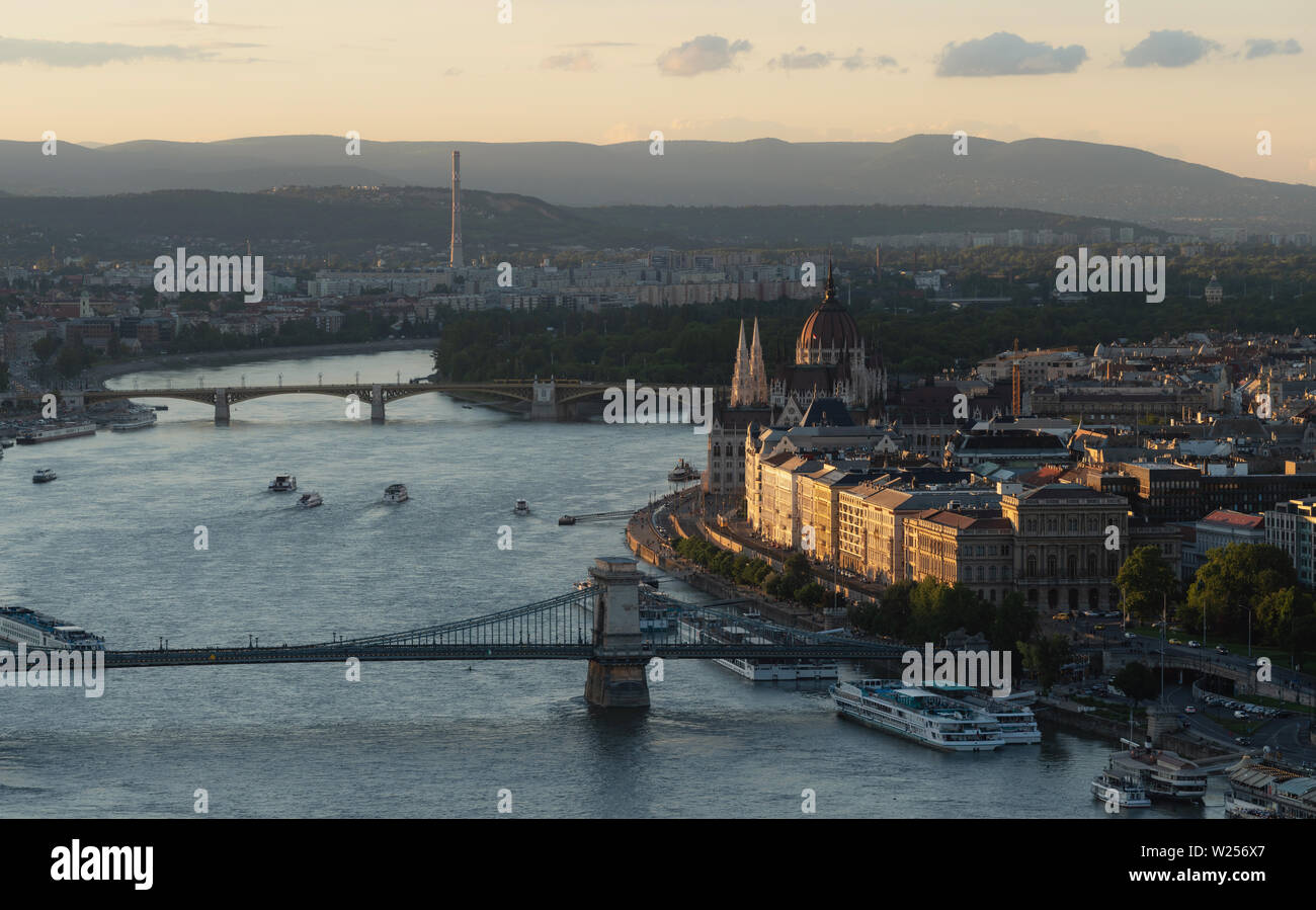 Die Stadt Budapest, hohe Betrachtungswinkel bei Sonnenuntergang, Ungarn Stockfoto