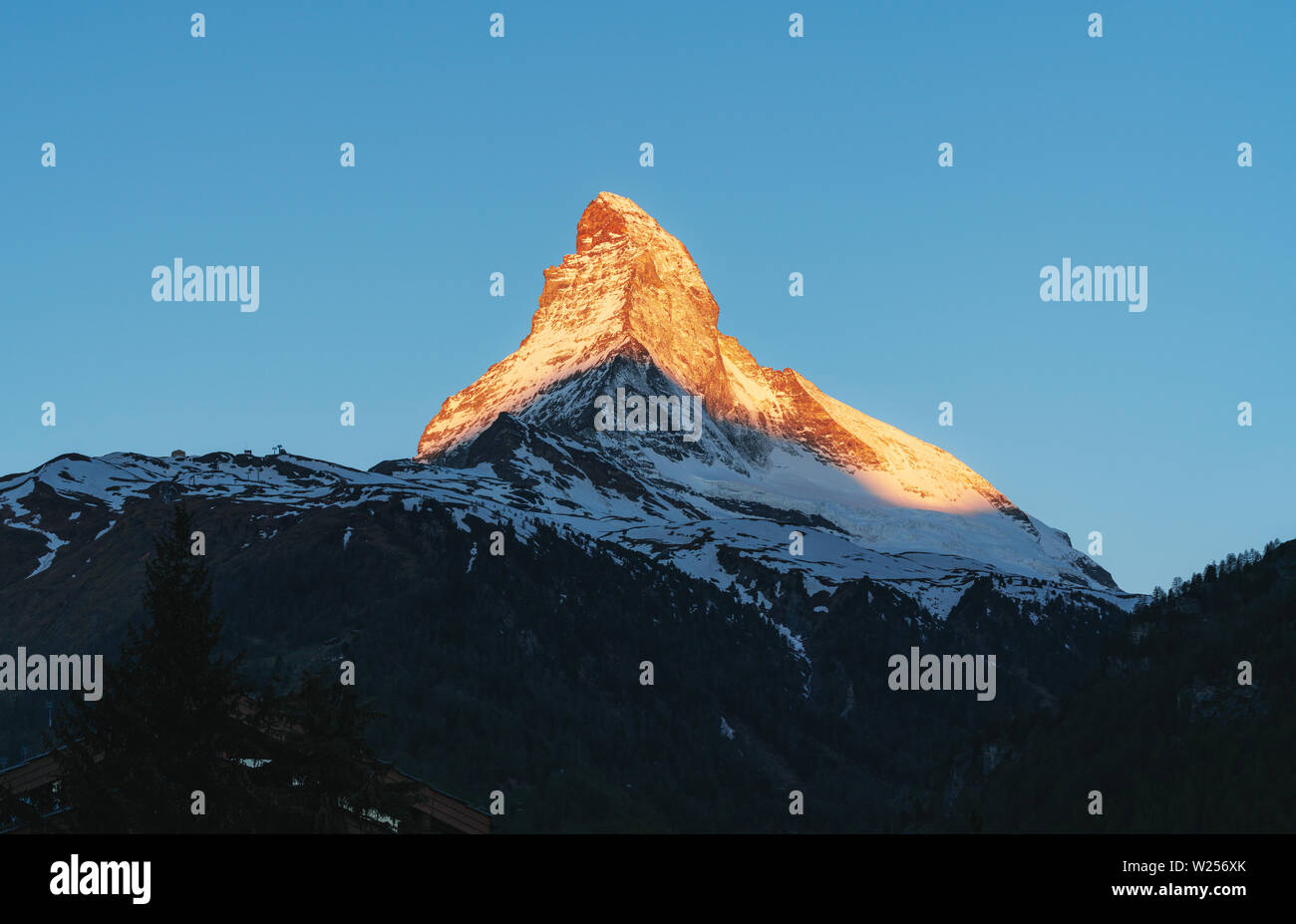 Matterhorn mit Sonnenlicht auf Peak am Morgen, Blick auf Zermatt Switzerland Stockfoto