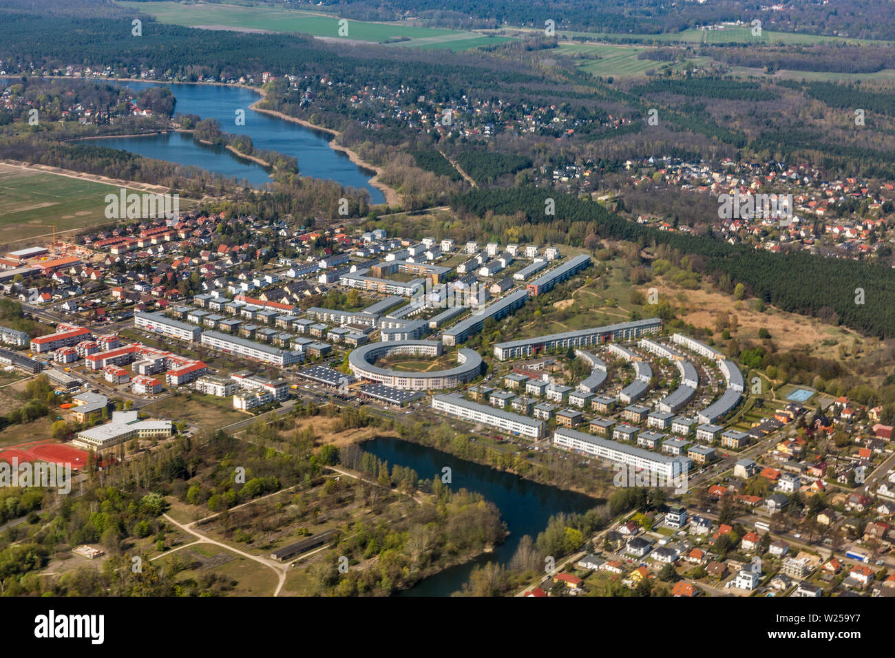 Luftaufnahme über Falkensee, Berlin Vorort, Deutschland. Es ist eine Stadt, in der das Havelland, Brandenburg, an der westlichen Grenze von Berlin gelegen. Stockfoto