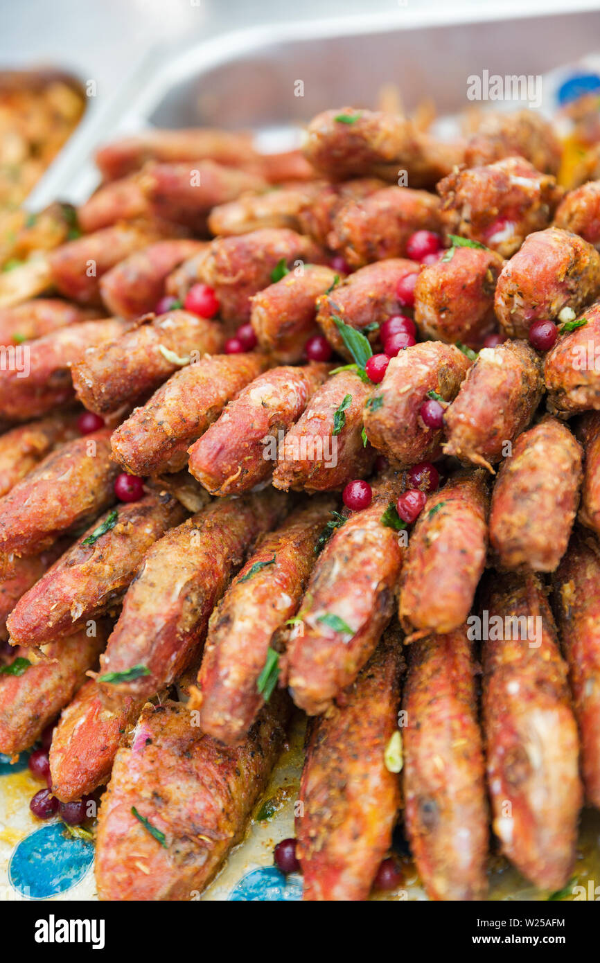 Haufen gebratene Panierte ganze surmullets Fisch closeup Stockfoto