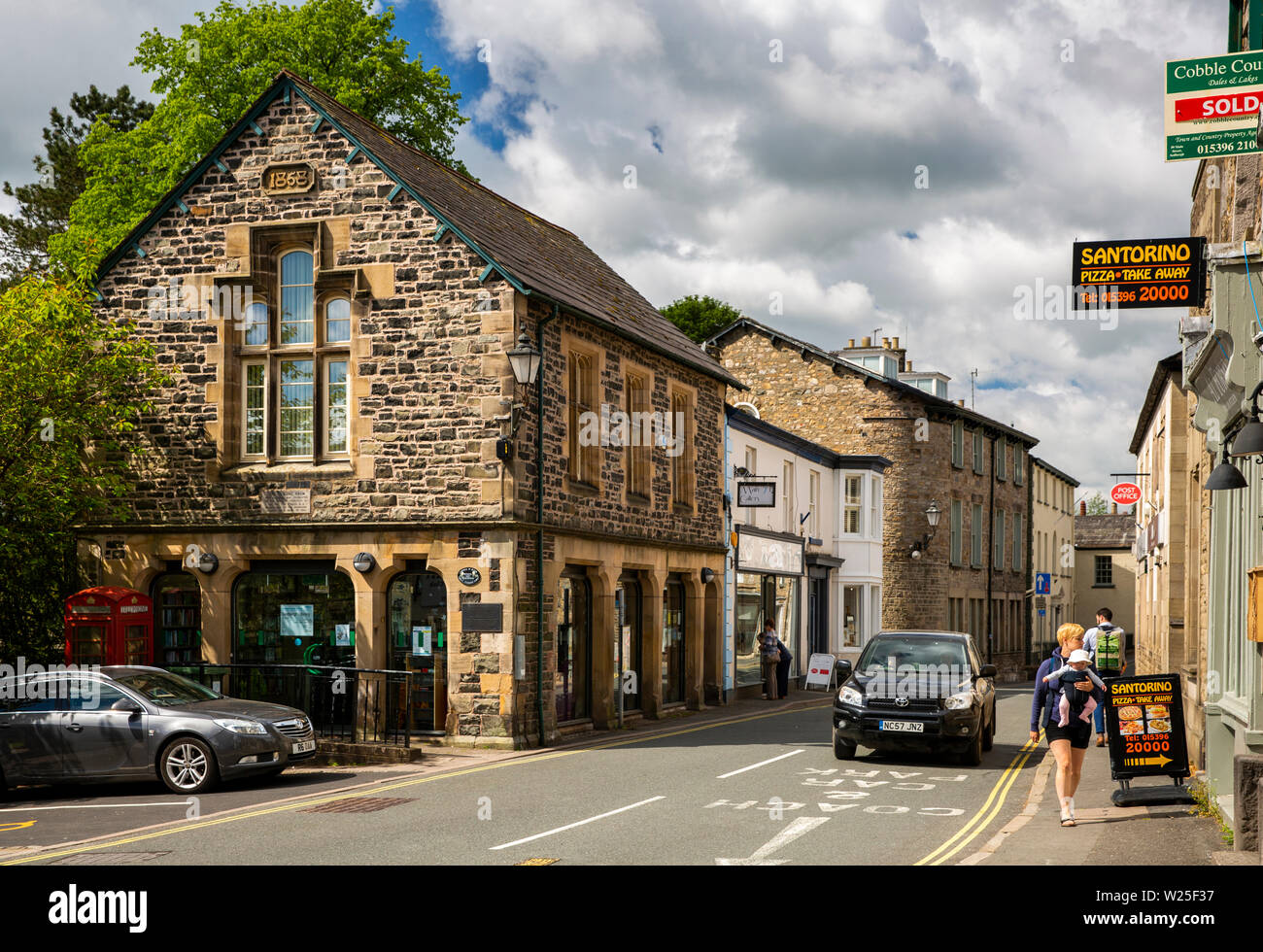 UK, Cumbria, Sedbergh, Main Street, Öffentliche Bibliothek 1858 Lesesaal Stockfoto