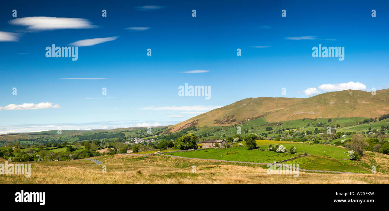 UK, Cumbria, Sedbergh, Frostrow und Soolbank, Panoramablick auf howgill Fells von Tom Croft Hill Aussichtspunkt auf Straße zu Hawes durch Garsdale Stockfoto