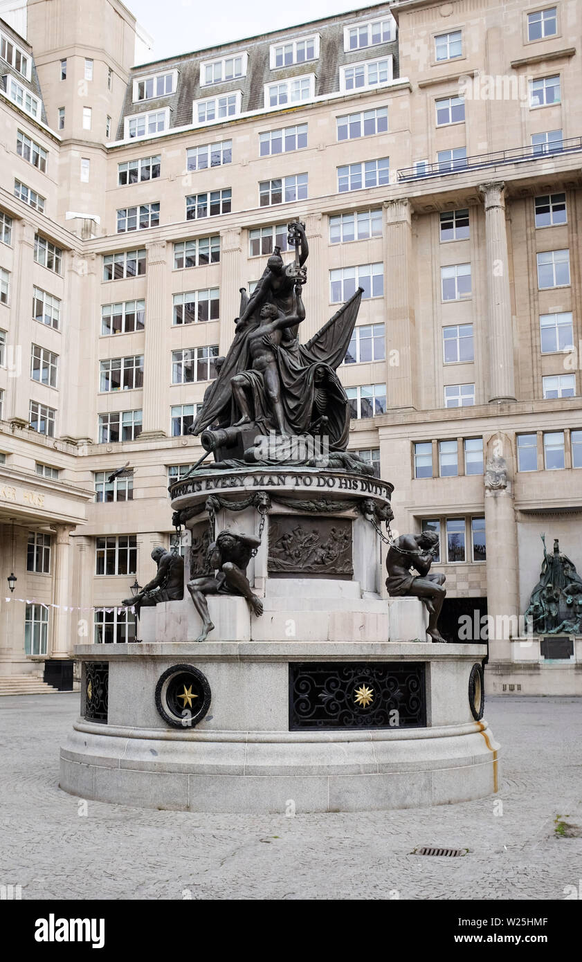 Liverpool Merseyside, UK - Die Nelson Denkmal ist ein Denkmal der Admiral Horatio Nelson, im Austausch Flags, Liverpool, Stockfoto