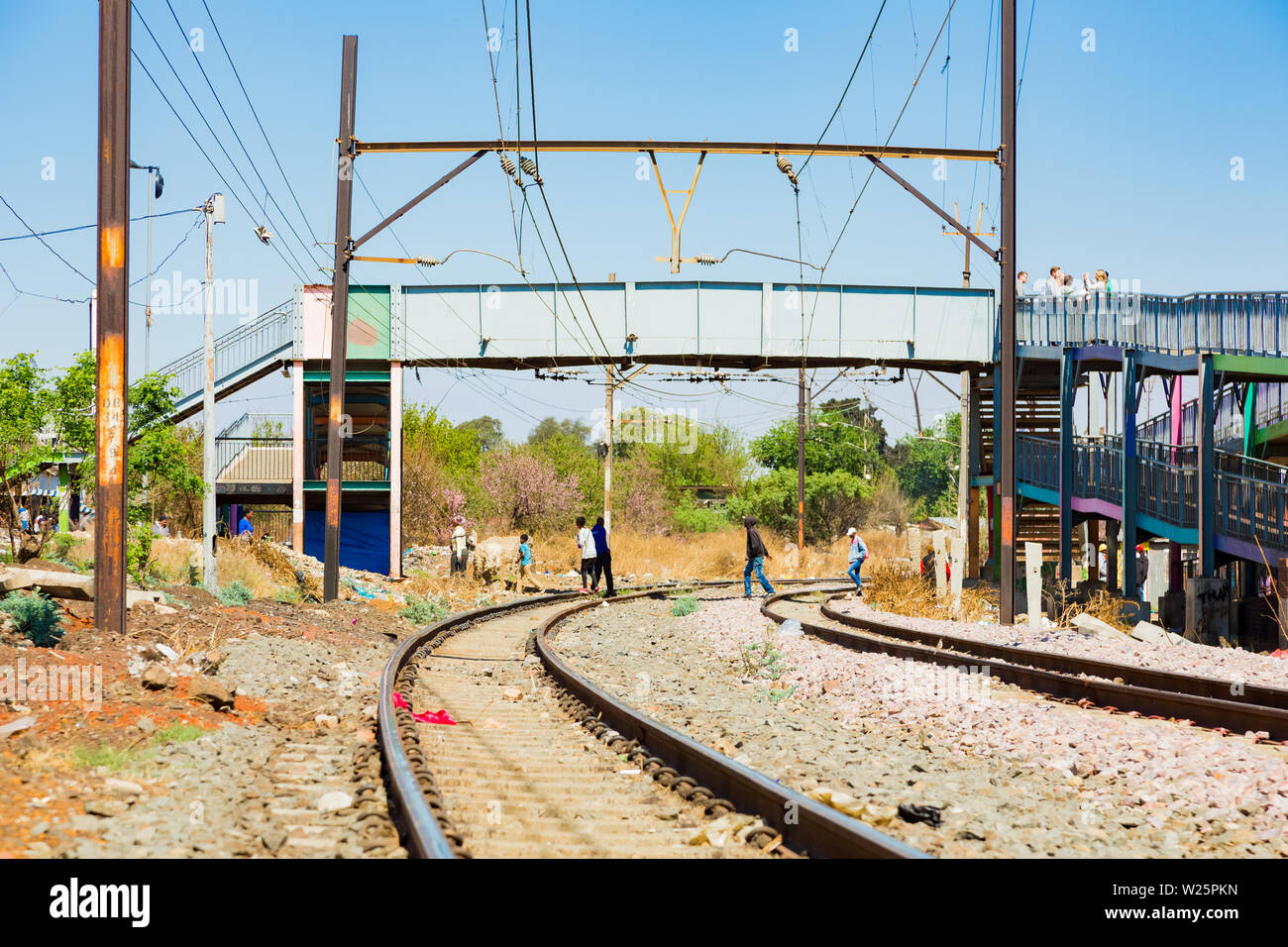 Soweto, Südafrika - 08 September 2018: S-Bahn durch das Herz von Soweto, Johannesburg verschieben Stockfoto