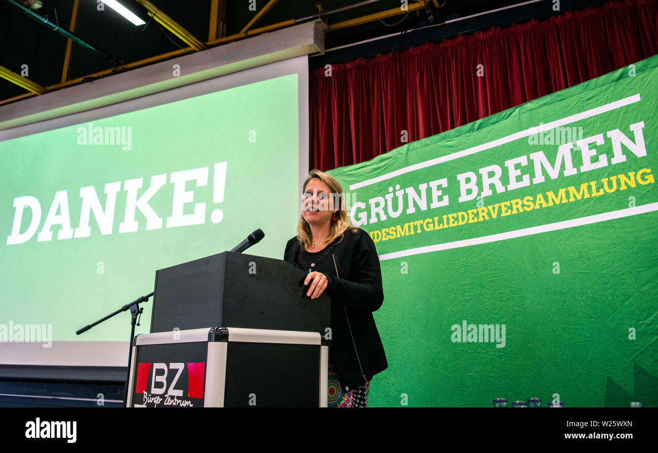 Bremen, Deutschland. 06 Juli, 2019. Maike Schaefer, Fraktionsvorsitzende von Bündnis 90/Die Grünen Bremen, durch ihre Partei als Senator für Umwelt, Bau und Verkehr vorgeschlagen, spricht auf dem Parteitag der Gruenen in Bremen neben dem Text "DANKE! Auf dem Parteitag, der Bremer Grünen wollte auf die Koalitionsvereinbarung für ein rot-grün-rote Regierungsbündnis zu entscheiden. Credit: mohssen Assanimoghaddam/dpa/Alamy leben Nachrichten Stockfoto