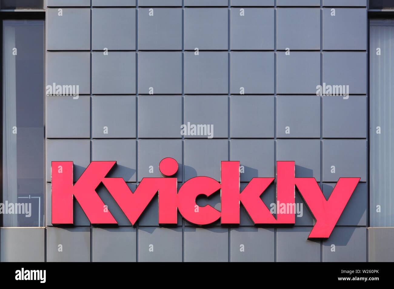 Odder, Dänemark - 25 September 2016: kvickly Logo auf eine Wand. Kvickly ist eine Kette von Supermärkten in Dänemark, im Besitz von Coop Danmark Stockfoto
