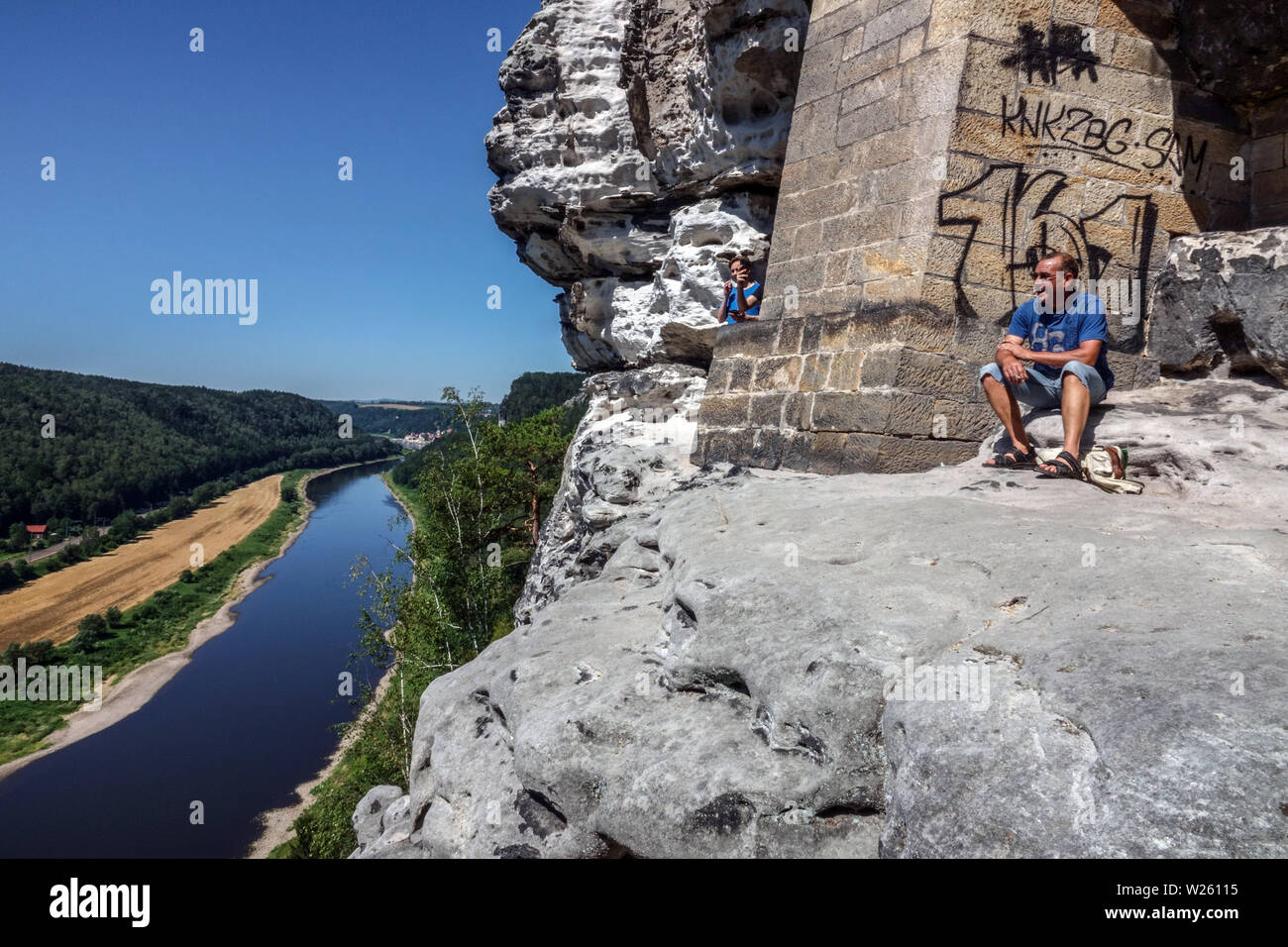 Leute, Touristen über der Elbe Deutschland Nationalpark Sächsische Schweiz Deutschland Elbtal Europa Stockfoto