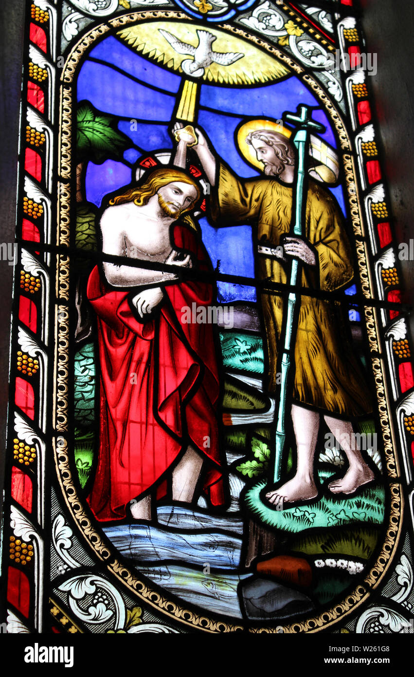 Detail aus der Buntglasfenster Szenen aus dem Leben Christi" mit der Darstellung der Taufe Jesu Stockfoto