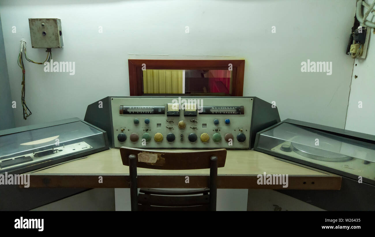 Analoger Film bearbeiten Anzug Palast der Wiedervereinigung in Ho Chi Minh Stadt (Saigon) ist auch der Präsidentenpalast und Unabhängigkeit Palace bekannt. Stockfoto