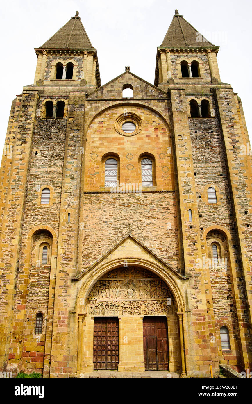 Letzte Urteil Tympanon, West Fassade. Kirche Sainte-Foy. Conques, Royal, Frankreich. Stockfoto