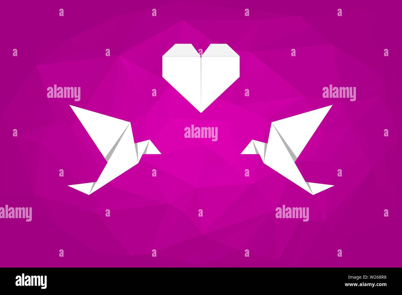 Zwei weiße origami Vögel in der Liebe. Vögel und Herzen auf lila Low Poly Hintergrund. Valentinstag Konzept, liebe Grußkarte. Origami Tauben. Vektor Stock Vektor