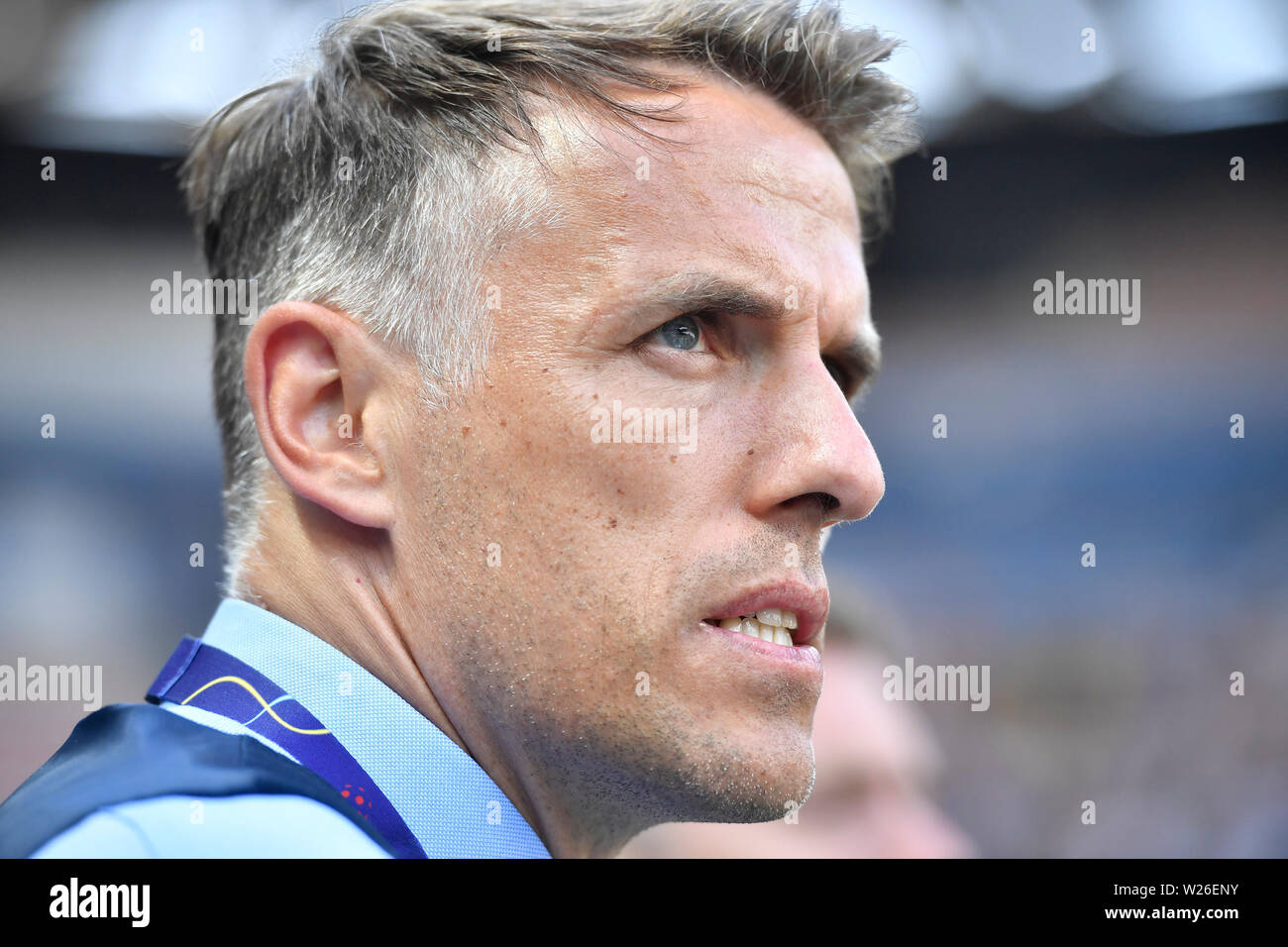 Schön. 6. Juli, 2019. Head Coach Philip Neville von England reagiert vor dem Spiel um Platz 3 zwischen England und Schweden an der 2019 die FIFA Frauen-WM in Nizza, Frankreich am 6. Juli 2019. Credit: Chen Yichen/Xinhua/Alamy leben Nachrichten Stockfoto