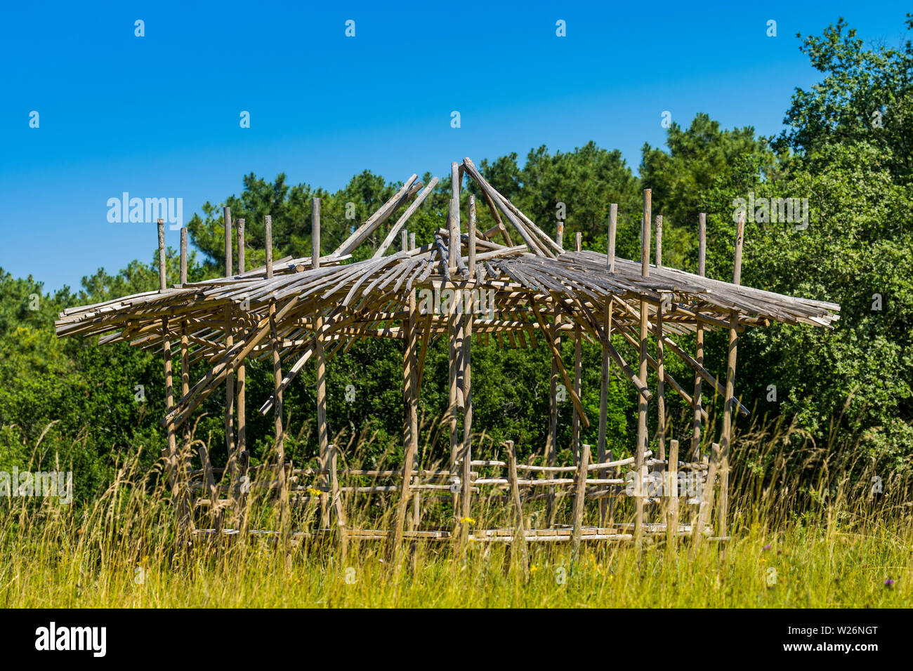 Hand gebaut Picknick und Anzeigen von Tierheim - Frankreich. Stockfoto